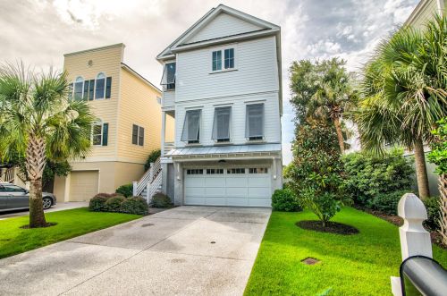 20 Yacht Harbor Ct, Isle Of Palms, SC 29451-2600