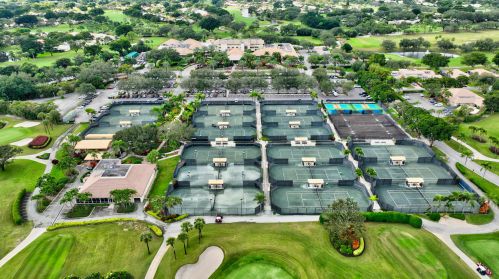 9 Windsor Ln, Boynton Beach FL  33436-6063 exterior