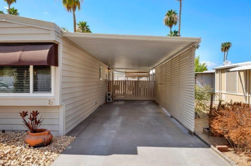 70 Santa Monica St, Palm Springs CA  92264-5257 exterior