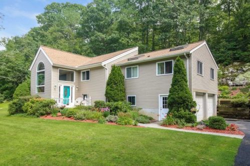 31 Lavelle Rd, Whaley Lake, NY 12531-5021