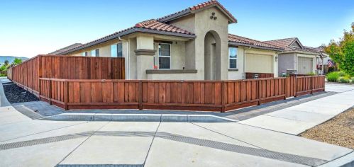 1207 Steinbeck Dr, Hollister, CA 95023-2422