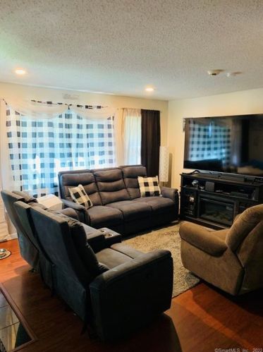 687 Bound Line Rd, Waterbury CT  06716-1542 exterior