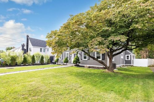 70 Hawthorne St, Bridgeport CT  06610-1652 exterior