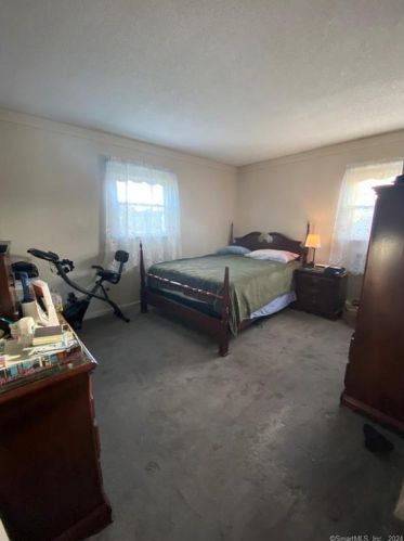 6 Traders Ct, Norwich CT  06360-7018 exterior