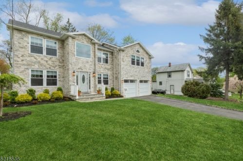 84 Durrell St, Verona, NJ 07044-1722
