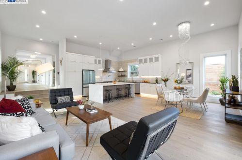 5926 Dover St, Oakland CA  94609-1426 exterior