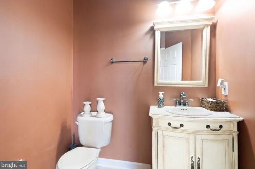 15840 Parnell Ct, Haymarket VA  20169-1667 exterior