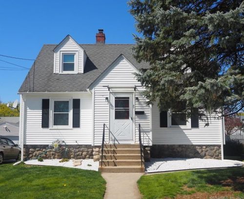 59 Hinsdale Ave, Waterbury, CT 06705-1228