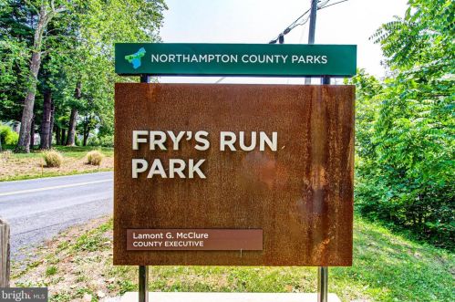 190 Royal Manor Rd, Easton PA  18042-8702 exterior