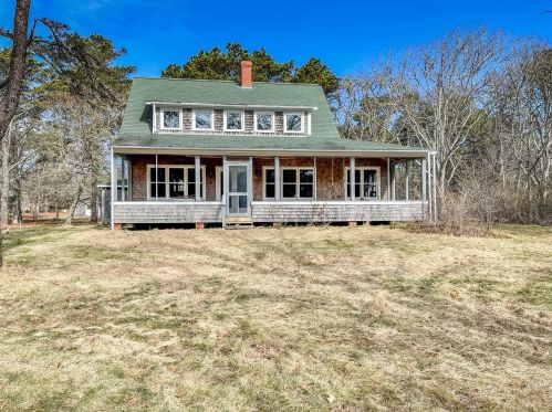 20 Old Indian Trl, Marthas Vineyard, MA 02539-4452