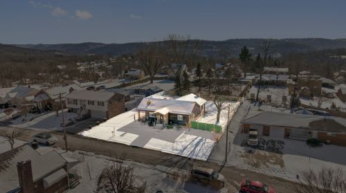 111 Warren Dr, New Kensington PA  15068-5256 exterior