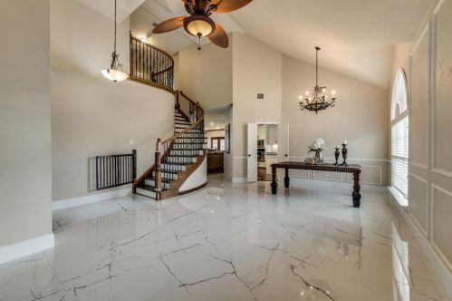 9427 Vis Cir, Irving TX  75063-5064 exterior