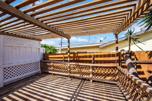 1704 Ebers St, San Diego CA  92107-3504 exterior