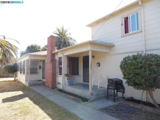 2062 87th Ave, Oakland, CA 94621-1520
