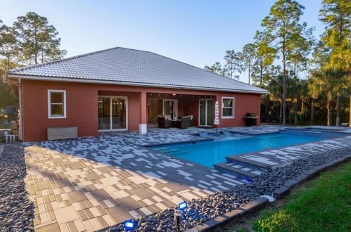 670 1 St, Naples FL 34117-5106 exterior