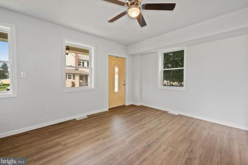 12 Poplar St, Swedesboro NJ  08085-1228 exterior