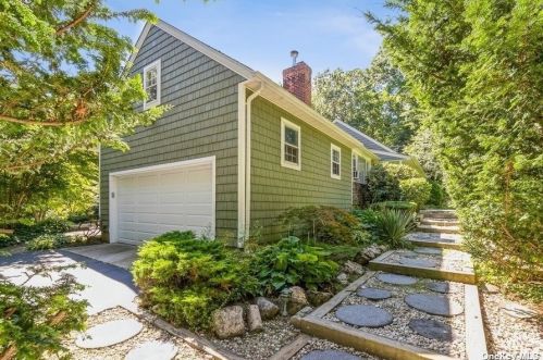16 Marion Pl, Huntington Station, NY 11746-4719