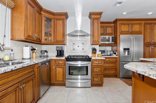 552 Comstock Ave, Glendora CA 91741-2722 exterior