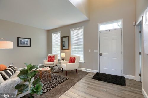 7207 Royal Oak Dr, Harrisburg PA 17112-8837 exterior