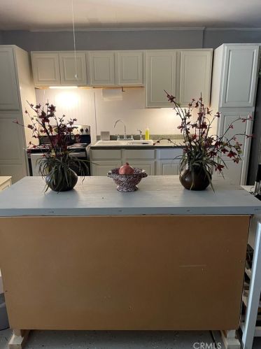 102 Lugonia Ave, Redlands CA  92374-4702 exterior