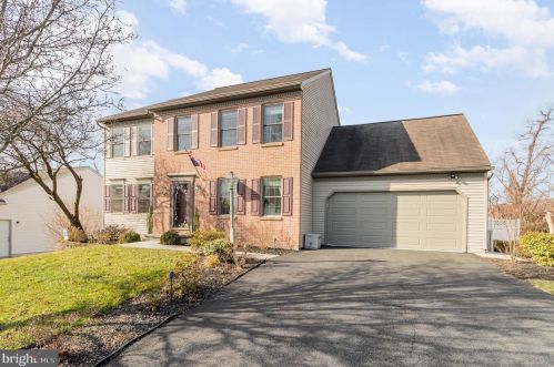 7 Crooked Dr, West Enola, PA 17025-1522