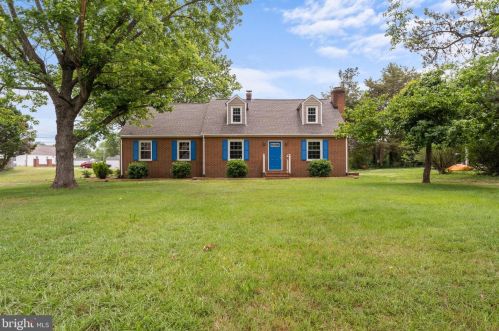 325 Lakeside Dr, Foneswood, VA 22572-4247