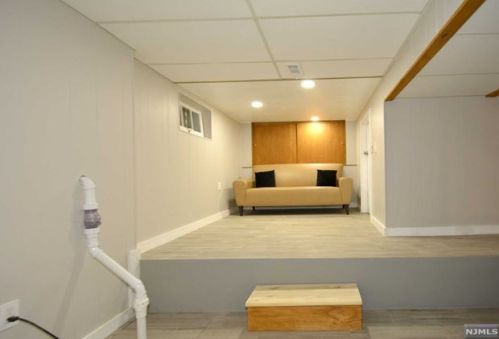 69 Mcnomee St, Oakland NJ  07436-2608 exterior