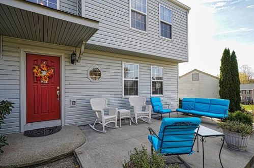 101 Forest Glen Dr, Imperial, PA 15126-9232
