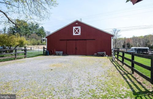 20557 Gleedsville Rd, Leesburg VA 20175-6532 exterior