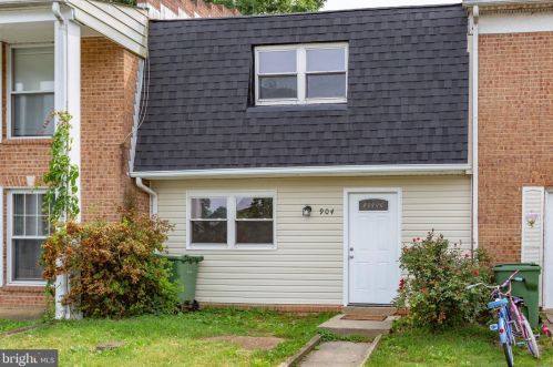 904 Anvil Rd, Fredericksburg, VA 22405-1216