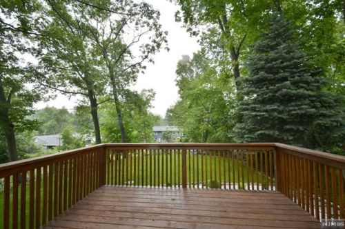 69 Mcnomee St, Oakland NJ  07436-2608 exterior