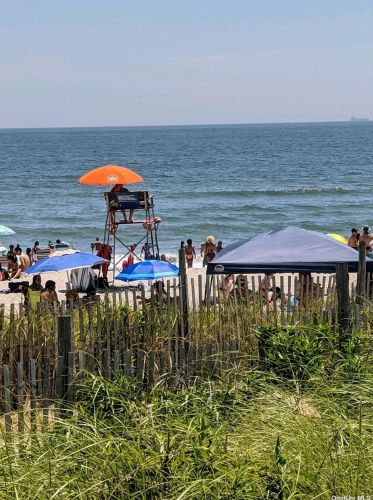 163 Beach 100th St, Far Rockaway, NY 11694-2822