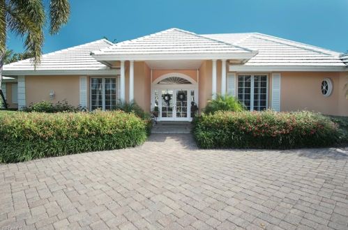 692 Ardmore Ln, Naples, FL 34108-8563