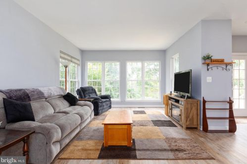 6465 Ashby Grove Loop, Haymarket VA  20169-3211 exterior