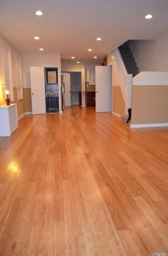 89-86 Vanderveer St, Jamaica, NY 11427-2409
