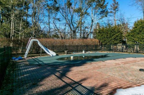 46 Eastover Dr, Elwood NY  11731-4331 exterior