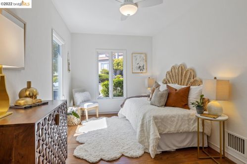 2463 Burlington St, Oakland CA 94602-2515 exterior