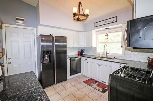 3346 Boone Cir, Minneapolis MN 55427-1851 exterior