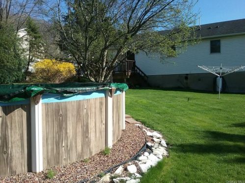 15 Maplewood Dr, Middletown NY  10940-6689 exterior