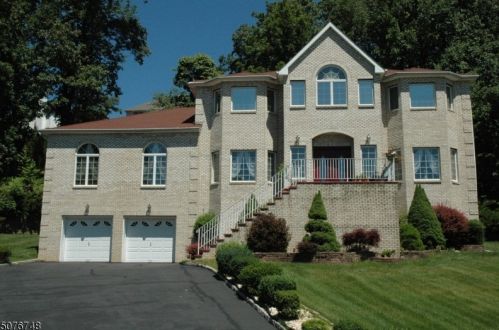 72 Gatheringhill Ct, Greystone Park, NJ 07950-1192
