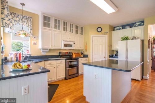 160 Manor Dr, Edinburg VA  22824-3579 exterior