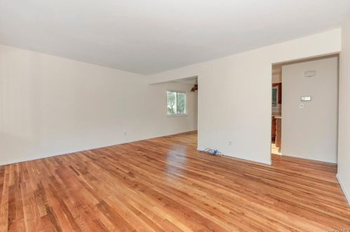 68 Wolden Rd, Crotonville, NY 10562-5303