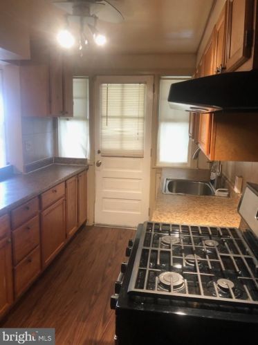 2242 Adrian St, Harrisburg, PA 17104-2409