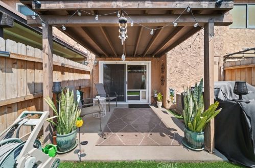 71 Center St, Redlands CA  92373-8174 exterior