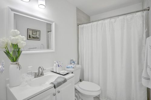 921 18th St, Hialeah FL  33010-2322 exterior