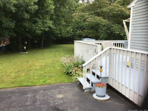 16 Salt Box Ln, Uncasville CT  06382-2084 exterior