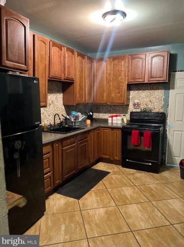 3148 Aramingo Ave, Philadelphia, PA 19134-4422