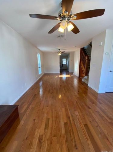 91 Tier St, Bronx, NY 10464-1352