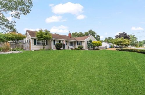 114 Gainsville Dr, Warwick, RI 02886-7914