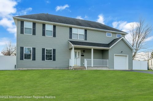 52 Ashwood Dr, Bricktown, NJ 08723-3369